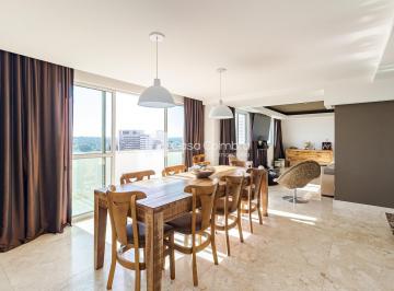 Apartamento · 258m² · 3 Quartos · 3 Vagas · Cobertura duplex no Centro Cívico com vista panorâ
