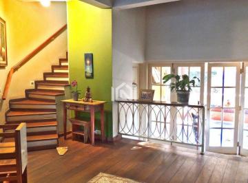 casa a venda na Granja Viana - sala acesso quartos · Casa à venda - na Granja Viana