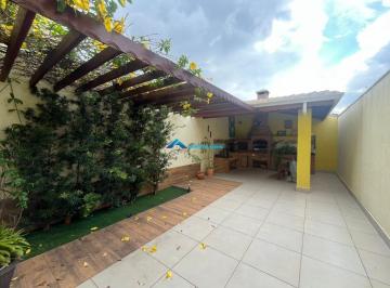 Casa · 200m² · 3 Quartos · 2 Vagas · Sobrado a venda C/ 3 Dorms. sendo 1 suíte, excelente espaço com churrasqueira e 2 vagas de garagem -