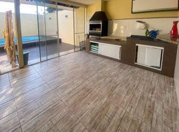Casa · 3 Quartos · 2 Vagas · Sobrado Semi Mobiliado com 3 Dormitórios à Venda em Camboriú