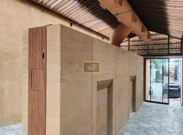 Comercial · 227m² · 1 Vaga · Casa Comercial, com 227 metros de área construída, no Sumaré, para locação