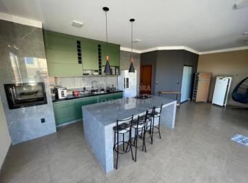 Casa · 230m² · 2 Quartos · 6 Vagas · Casa com piscina no Residencial Santa Regina de 02 dormitórios.