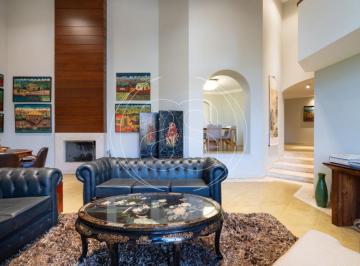 Apartamento · 301m² · 4 Quartos · 3 Vagas · Viva o centro histórico com modernidade e praticidade!