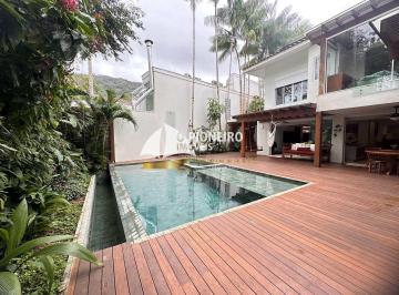 Casa · 379m² · 5 Quartos · 3 Vagas · Casa com 5 suítes em condomínio: conforto e segurança!