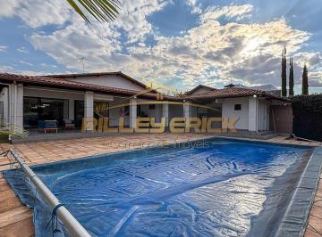 Casa de 4 quartos, Brasília · Casa Térrea Reformada com 4 Quartos, Piscina e Churrasqueira - Lago Norte