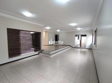 Casa · 262m² · 3 Quartos · 4 Vagas · Casa residencial disponível para locação no bairro Jardim Karaiba em Uberlândia-MG