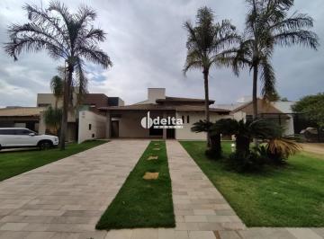 Casa · 262m² · 3 Quartos · 4 Vagas · Casa residencial disponível para locação no bairro Jardim Karaiba em Uberlândia-MG