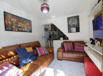 Casa · 45m² · 2 Quartos · Sobrado à venda, 2 dormitórios sendo 1 suíte, face norte.