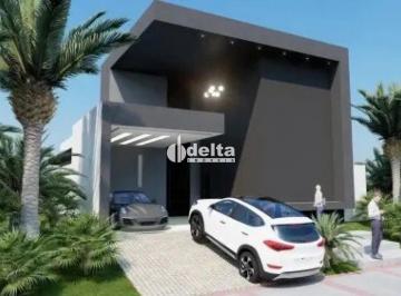 Casa · 360m² · 4 Quartos · 2 Vagas · Casa residencial em condomínio disponível para venda no bairro Laranjeiras em Uberlândia-MG.