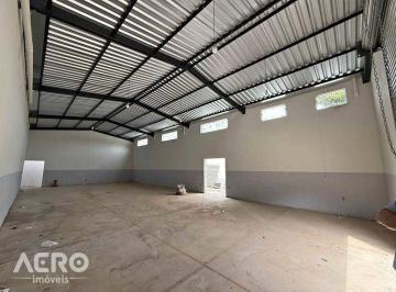1c1af428bf043df770127cf5d91ed7dd54575a40 · Barracão novo, com apartamentos nos fundos.