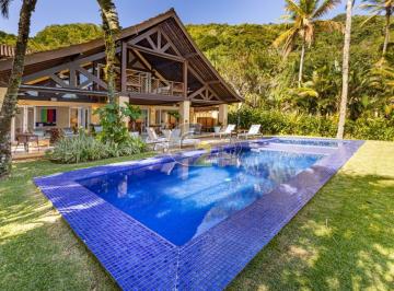Casa · 471m² · 7 Quartos · 4 Vagas · Casa à venda na Praia da Baleia, 7 quartos, 7 suítes e 4 vagas.