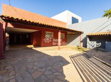 Casa · 300m² · 6 Quartos · 5 Vagas · Rua 3 Buritis | 2 casas com 6 quartos - sendo 1 suíte - 5 vagas - à vista - Aceita Permuta - Vicente