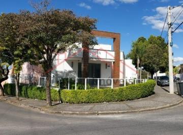 Foto 01 · Imóvel comercial de esquina para locação, no Jd América, sã 8 salas, ideal para clínica, escola de c
