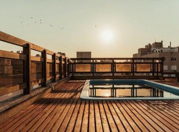 Apartamento · 333m² · 3 Quartos · 2 Vagas · Vende-se cobertura 3 quartos com suíte e 2 vagas - 333m² - Mont Serrat totalmente atualizada, desocu
