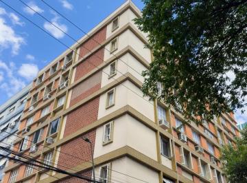 Apartamento · 68m² · 2 Quartos · Apartamento no Centro Histórico de Porto Alegre – 2 dormitórios e 2 banheiros, dependência e elevado