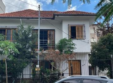Casa · 215m² · 4 Quartos · 4 Vagas · Casa de 4 dormitórios no bairro Santo Antônio, Porto Alegre