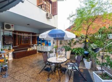 Casa · 360m² · 6 Quartos · 5 Vagas · Casa espaçosa com 6 dormitórios e vista incrível no Cristo Redentor