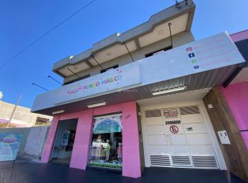 Foto 01 · SOBRADO COM SALA COMERCIAL  À VENDA NO JARDIM FLAMINGOS EM ARAPONGAS.