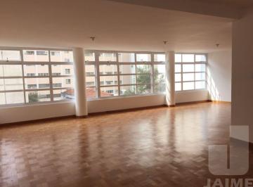 Apartamento · 190m² · 3 Quartos · 1 Vaga · Apartamento espaçoso, todo reformado, em ótima localização. Oportunidade!