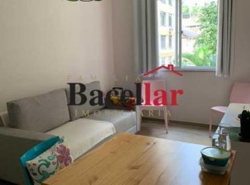 Apartamento · 45m² · 2 Quartos · 1 Vaga · Apartamento : Padrão / Residencial / Centro