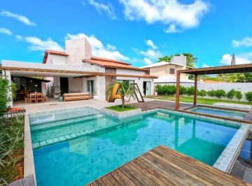 Casa · 400m² · 6 Quartos · 2 Vagas · Casa em Condomínio - 300 metros da praia