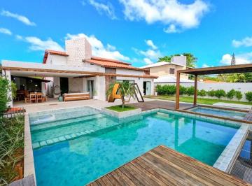 Casa · 400m² · 6 Quartos · 2 Vagas · Casa em Condomínio - 300 metros da praia