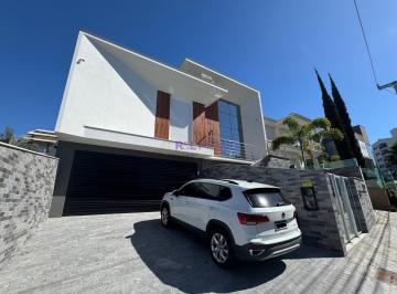 Casa · 240m² · 3 Quartos · 4 Vagas · Casa de Alto Padrão 3 suítes Pedra Branca - Palhoça