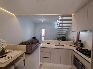 Casa · 62m² · 2 Quartos · 1 Vaga · [VENDA] Sobrado com deck e terreno nos fundos