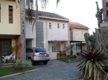 Casa · 350m² · 3 Quartos · 2 Vagas · Excelente casa em condominío de 350m² com 03 dormitórios sendo 02 suítes.