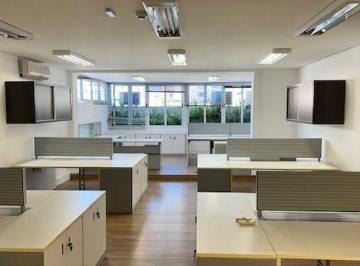 Casa · 106m² · 3 Vagas · Conjunto Comercial em Rio Branco