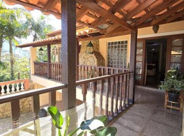 av_20dos_20coqueiros_2c_20151_20_10_.jpeg · Confortável casa para venda em Jardim Suisso com 5 quartos, sendo 3 suítes, 465m²