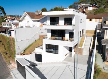 Casa de 3 quartos, Campos do Jordão · Casa Moderna e Sustentável: Design, Conforto e Tecnologia
