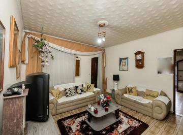 b03e7235-ae67-47bb-b15a-44b5fe73b24a · Casa para venda em Furnas com 3 quartos, sendo 1 suíte, 100m²