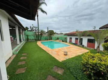 Casa · 298m² · 2 Quartos · 1 Vaga · Linda casa com ampla área externa no bairro Jardim Paulista