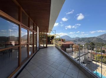 Casa · 369m² · 4 Quartos · 2 Vagas · Casa em Iucas, Teresópolis/RJ de 369m² 4 quartos à venda por R$ 1.200.000,00