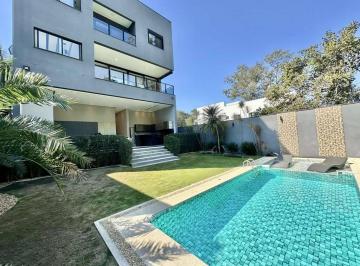 Casa de 4 quartos, Cotia · Casa à venda no Condomínio Reserva do Vianna, Granja Viana com 4 suítes, piscina e lazer completo