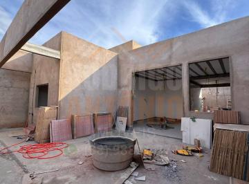 Casa à venda com 3 quartos 1 suíte no bairro Universitário · Casa à venda com 3 quartos 1 suíte no bairro Universitário