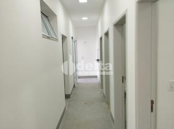 NULL · Casa residencial disponível para locação no bairro Osvaldo Rezende em Uberlândia-MG