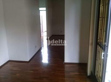 NULL · Casa residencial disponível para locação no bairro Osvaldo Rezende em Uberlândia-MG