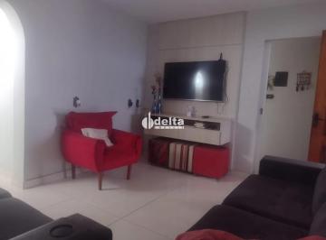 Casa · 250m² · 3 Quartos · 3 Vagas · Casa residencial disponível para venda no bairro Santa Rosa em Uberlândia-MG.