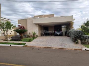 Casa · 400m² · 3 Quartos · 2 Vagas · Condomínio Recanto do Lago com 03 dormitórios sendo 01 suíte com closet