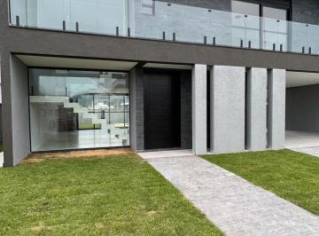 Casa · 259m² · 4 Quartos · 4 Vagas · Casa em Condomínio 04 Dormitórios Sendo 03 Suítes Mobiliado à Venda - Florianópolis - SC