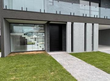 Casa · 259m² · 4 Quartos · 4 Vagas · Casa em Condomínio 04 Dormitórios Sendo 03 Suítes Mobiliado à Venda - Florianópolis - SC