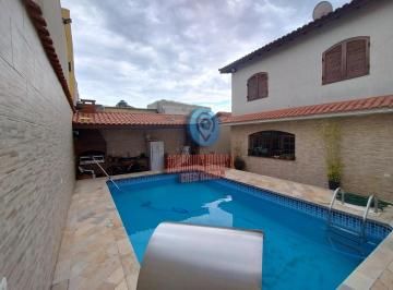 Casa · 304m² · 4 Quartos · 3 Vagas · Oportunidade! Sobrado com 304m², Piscina Aquecida, Churrasqueira e Muito Conf...