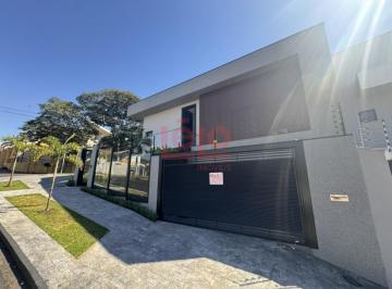 Casa · 220m² · 3 Quartos · 4 Vagas · Sobrado de Alto Padrão na Vila Progresso, Maringá
