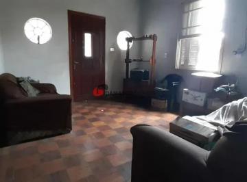 Casa · 200m² · 2 Quartos · 4 Vagas · Casa em Cerâmica