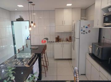 Casa · 250m² · 2 Quartos · 1 Vaga · Sobrado em Cerâmica