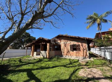 707683_ibYn2q6M64649ys1_70768368a4cc4feaacd.jpg · CASA AMPLA COM 4 QUARTOS 1 SUÍTE 4 VAGAS E ÁREA DE LAZER EM CONDOMÍNIO FECHADO NOS INGLESES FLORIANÓ