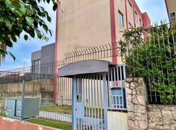 Apartamento com 3 Dormitórios no Mercês, próximo à Praça 29 de Março · Apartamento com 3 Dormitórios no Mercês, próximo à Praça 29 de Março