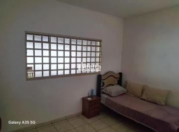 Casa · 250m² · 3 Quartos · 2 Vagas · Casa Residencial Padrão em Uberlândia